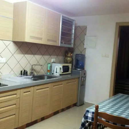 Dimma Maria Niki Court