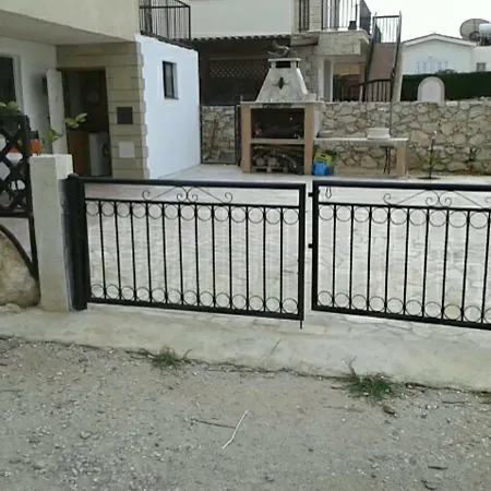 Dimma Maria Niki Court